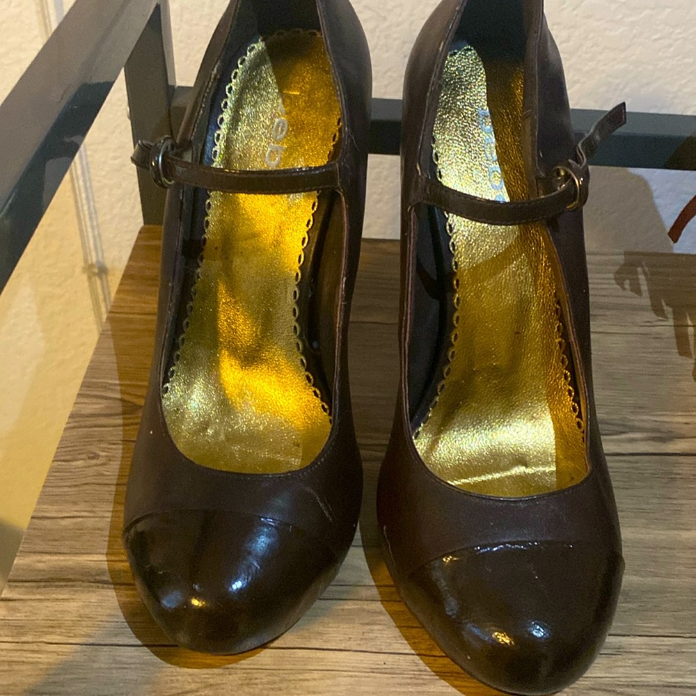 BEBE MARY JANE HEELS SIZE 7